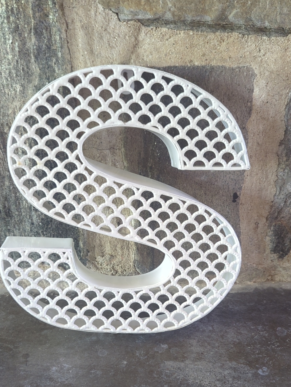 Decorative White Scallop Pattern Letter 'S' Home Art Accent